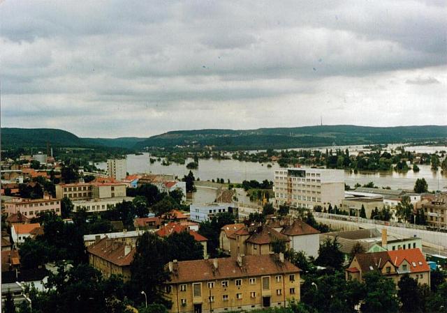 2002 08 14 Soutok VltavaxBerounka vlevo