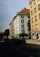 2002 08 24 Holešovice rohKomunardů a Přístavní - bydlel zde Gottwald